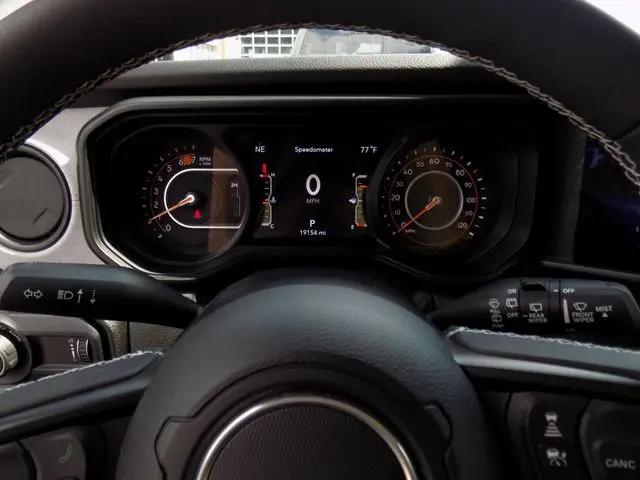 2025 Jeep Wrangler 4-Door Summit 4x4