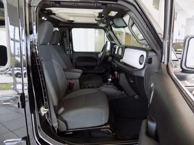 2025 Jeep Wrangler 4-Door Summit 4x4