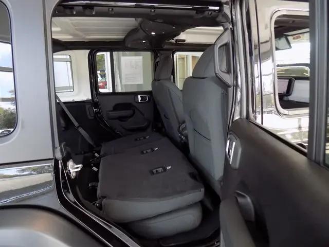 2025 Jeep Wrangler 4-Door Summit 4x4