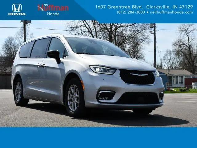 2024 Chrysler Pacifica Touring L for sale in Clarksville, IN