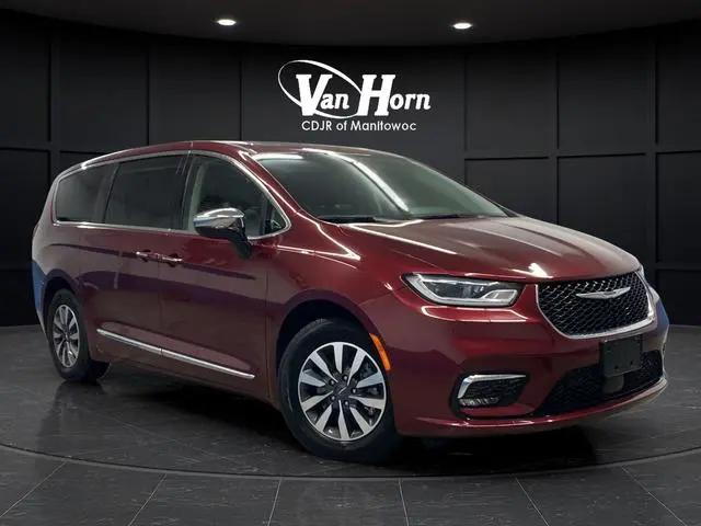 2023 Chrysler Pacifica Hybrid Limited for sale in Manitowoc, WI