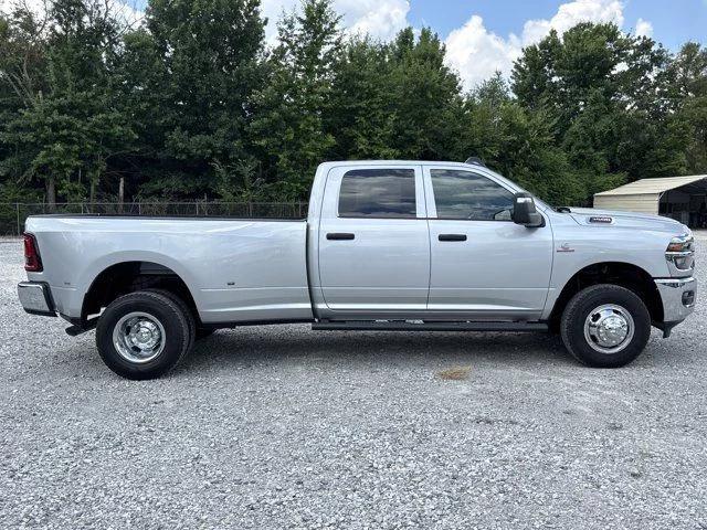 2026 RAM Ram 3500 RAM 3500 TRADESMAN CREW CAB 4X4 8 BOX