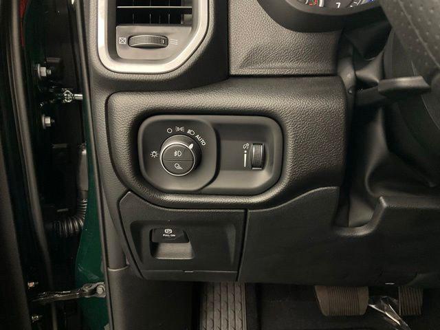 2026 Ram 1500 Express Crew Cab 4x4 5'7" Box