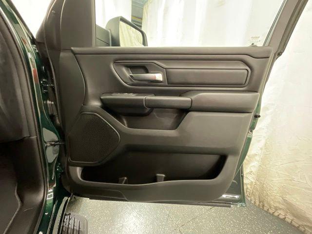 2026 Ram 1500 Express Crew Cab 4x4 5'7" Box