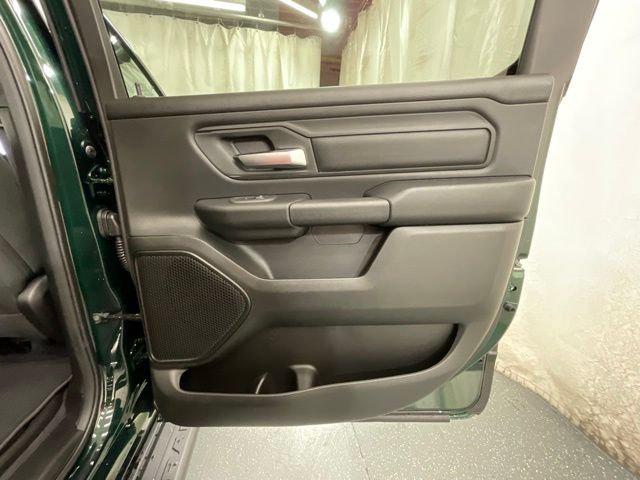 2026 Ram 1500 Express Crew Cab 4x4 5'7" Box