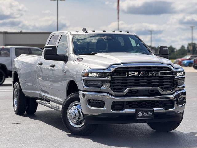 2026 RAM Ram 3500 RAM 3500 TRADESMAN CREW CAB 4X4 8 BOX