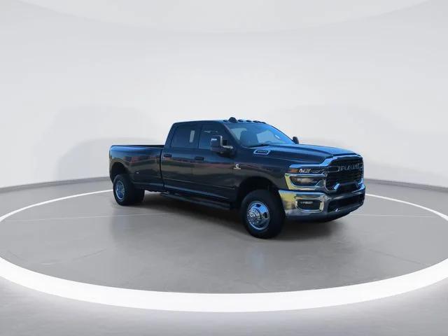 2026 RAM Ram 3500 RAM 3500 TRADESMAN CREW CAB 4X4 8 BOX