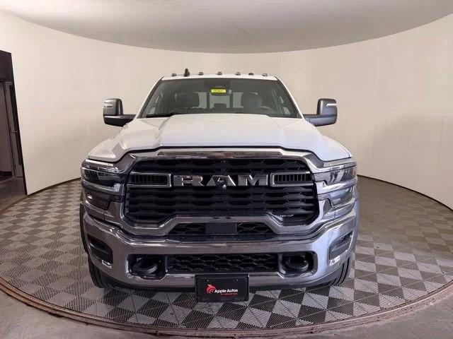 2026 RAM Ram 5500 Chassis Cab RAM 5500 TRADESMAN CHASSIS CREW CAB 4X4 84 CA