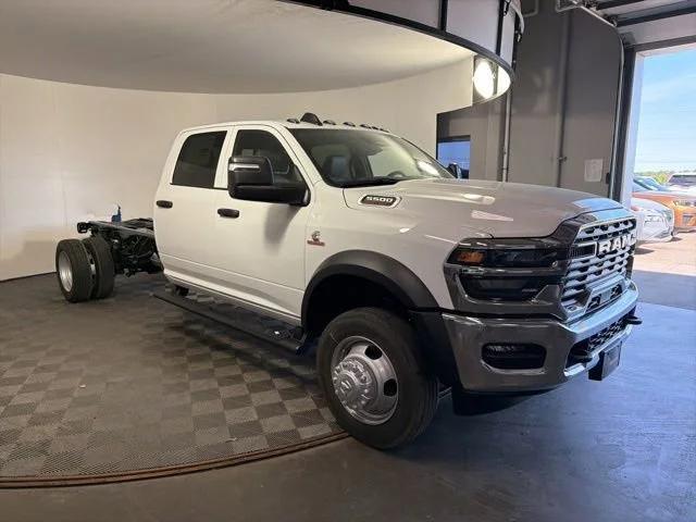 2026 RAM Ram 5500 Chassis Cab RAM 5500 TRADESMAN CHASSIS CREW CAB 4X4 84 CA