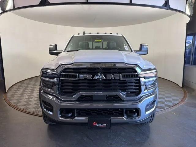 2026 RAM Ram 5500 Chassis Cab RAM 5500 TRADESMAN CHASSIS CREW CAB 4X4 84 CA