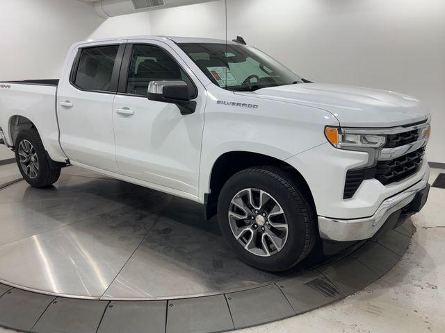 2022 Chevrolet Silverado 1500 4WD Crew Cab Short Bed LT with 2FL