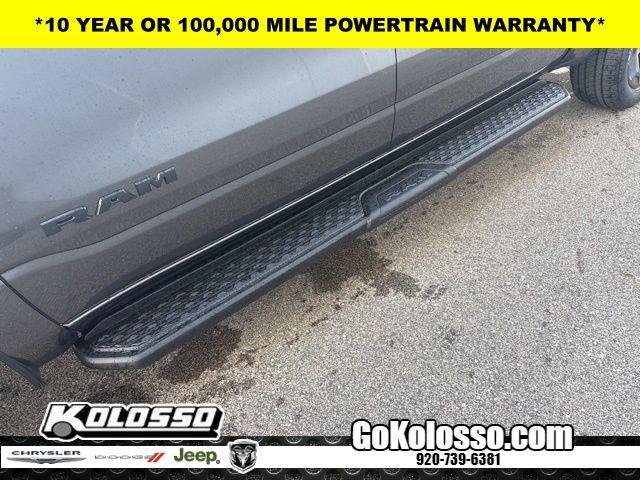 2026 Ram 1500 Express Crew Cab 4x4 5'7" Box