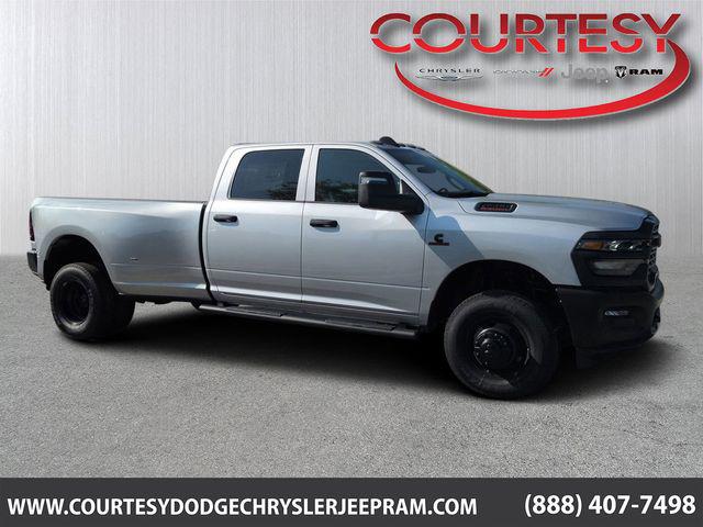2026 RAM Ram 3500 RAM 3500 TRADESMAN CREW CAB 4X4 8 BOX