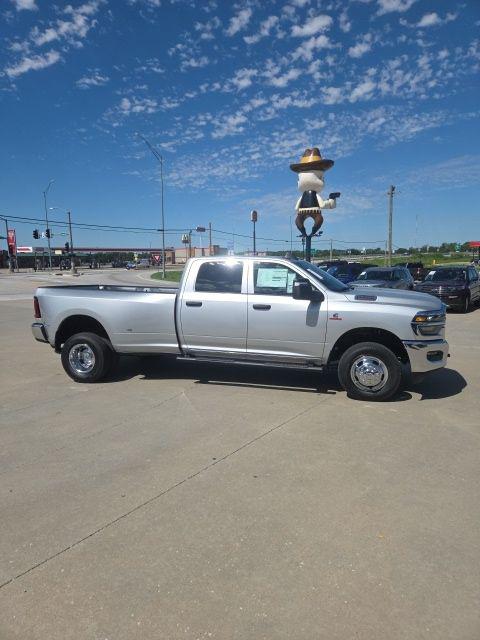 2026 RAM Ram 3500 RAM 3500 TRADESMAN CREW CAB 4X4 8 BOX
