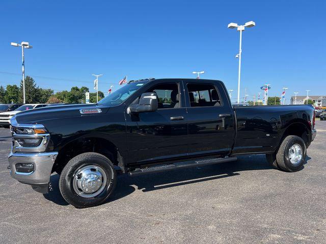 2026 RAM Ram 3500 RAM 3500 TRADESMAN CREW CAB 4X4 8 BOX
