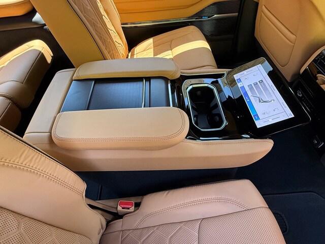 2026 Jeep Grand Wagoneer Summit Reserve 4x4