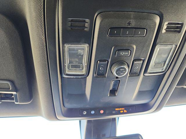 2022 Chevrolet Suburban 4WD Premier