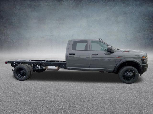 2026 RAM 5500 Chassis RAM 5500 TRADESMAN CHASSIS CREW CAB 4X4 84 CA