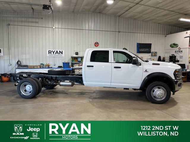 2026 RAM 5500 Chassis RAM 5500 TRADESMAN CHASSIS CREW CAB 4X4 84 CA