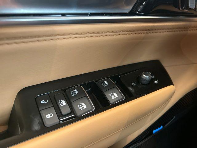 2026 Jeep Grand Wagoneer Summit Reserve 4x4