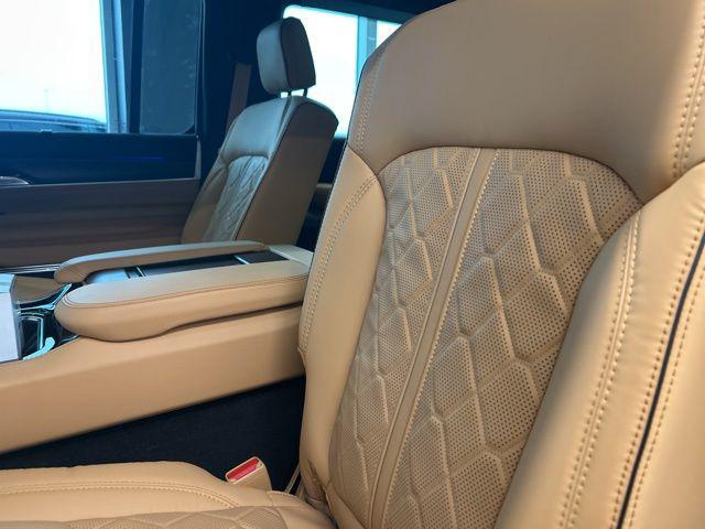 2026 Jeep Grand Wagoneer Summit Reserve 4x4
