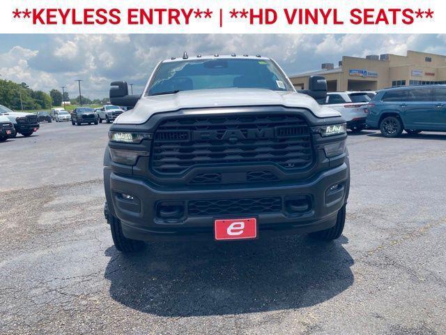 2026 RAM 5500 Chassis RAM 5500 TRADESMAN CHASSIS CREW CAB 4X4 84 CA