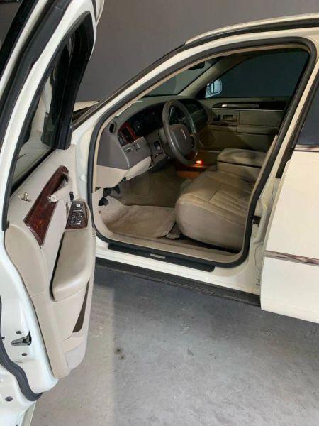 2006 Lincoln Town Car Signature