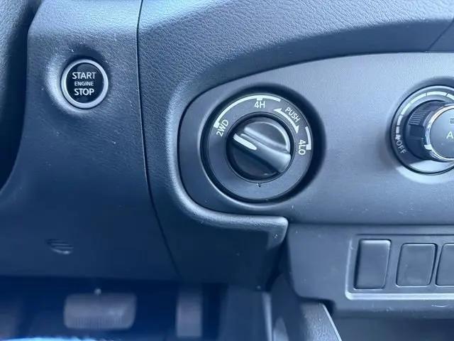 2023 Nissan Frontier Crew Cab SV 4x4