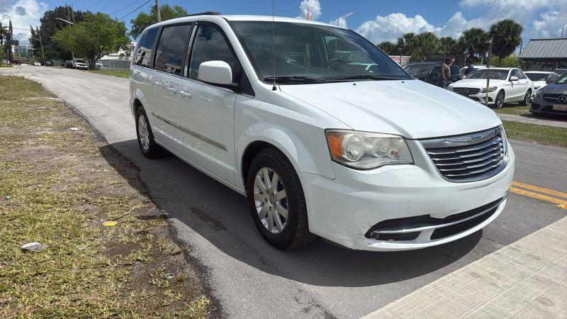 2016 Chrysler Town & Country Touring