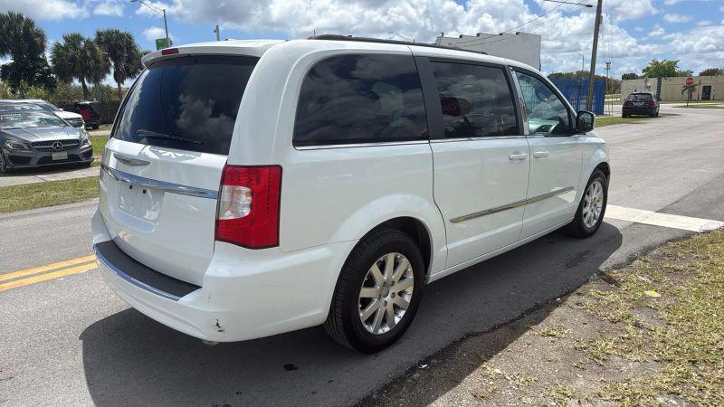 2016 Chrysler Town & Country Touring