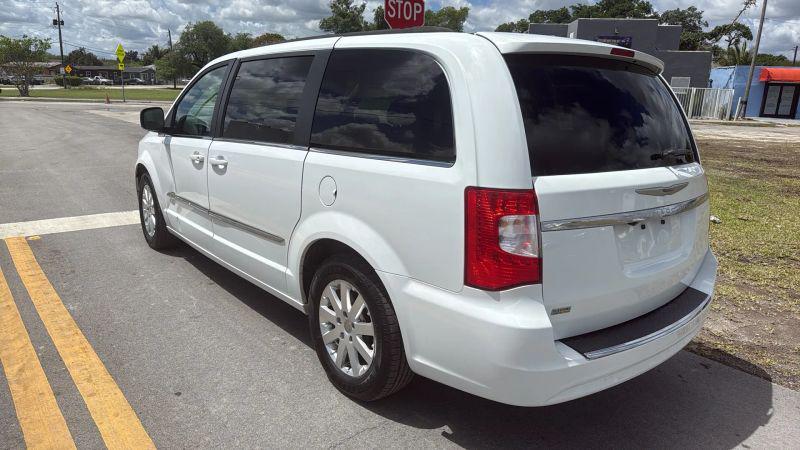 2016 Chrysler Town & Country Touring