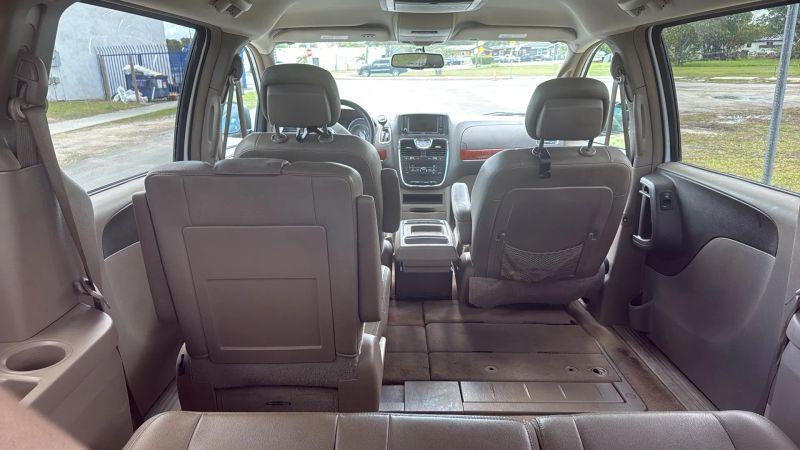 2016 Chrysler Town & Country Touring