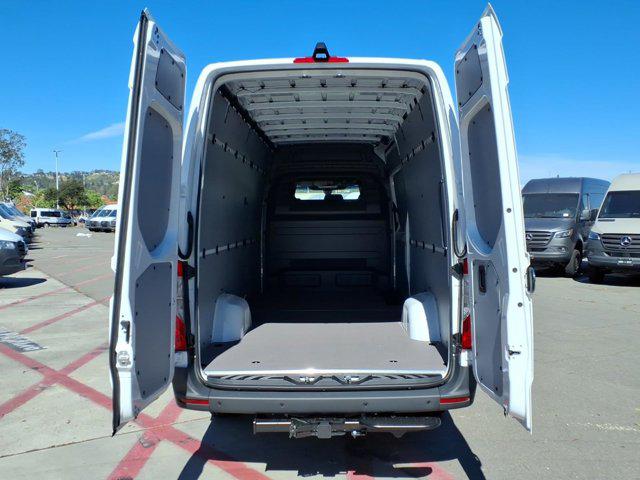 2026 Mercedes-Benz Sprinter 2500 Cargo 170 WB