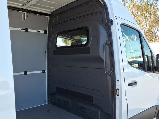 2026 Mercedes-Benz Sprinter 2500 Cargo 170 WB