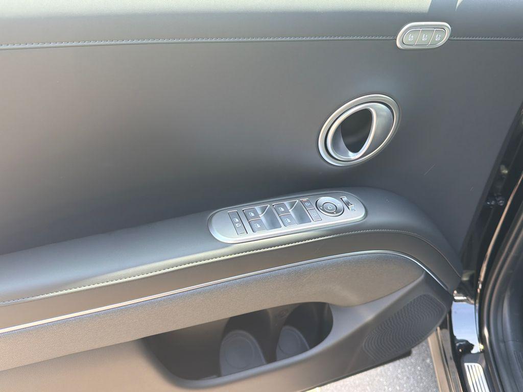 New 2026 Black HYUNDAI Calligraphy FWD image 11