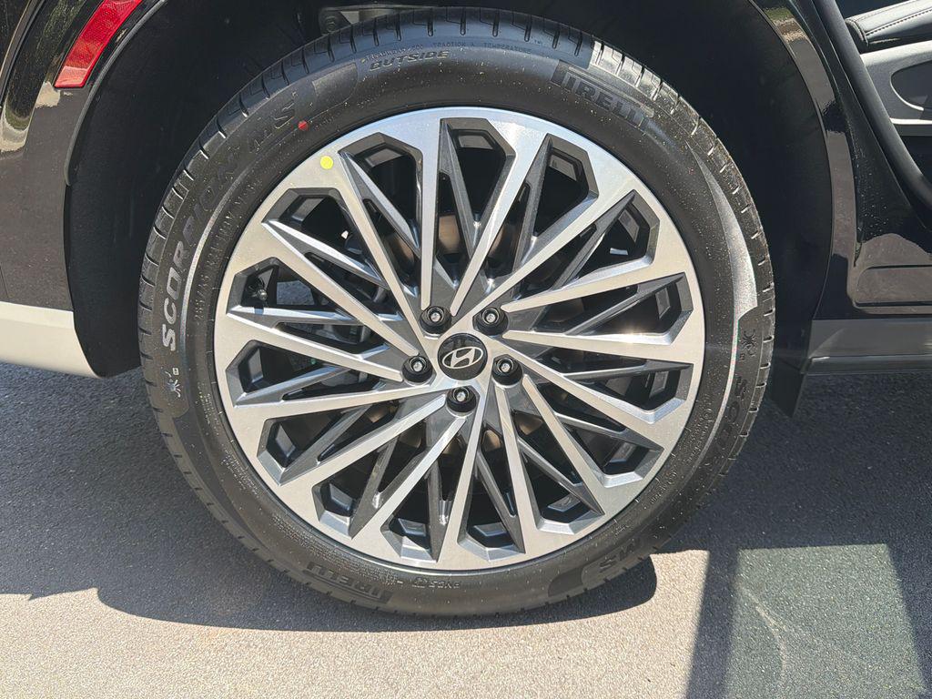 New 2026 Black HYUNDAI Calligraphy FWD image 18
