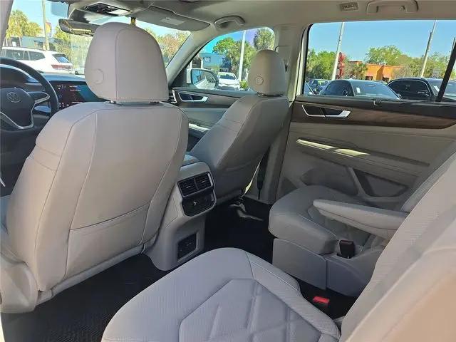 2026 Volkswagen Atlas SE with Technology