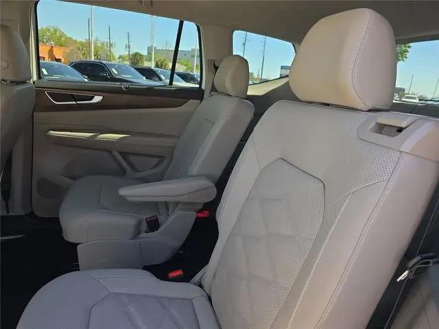 2026 Volkswagen Atlas SE with Technology