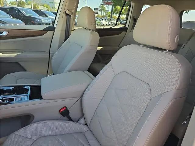2026 Volkswagen Atlas SE with Technology