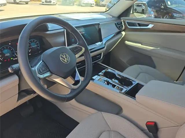2026 Volkswagen Atlas SE with Technology