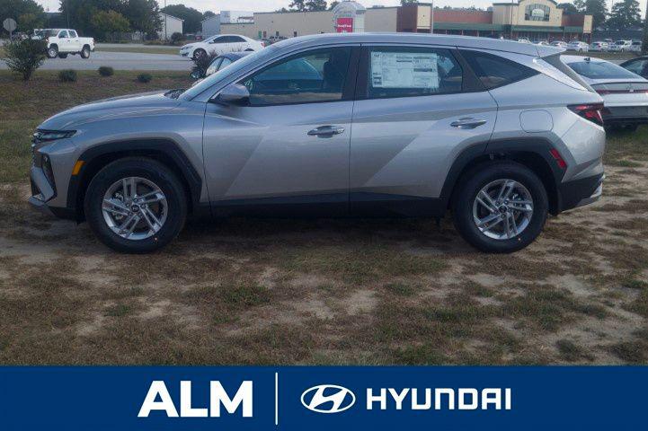 New 2026 Shimmering Silver HYUNDAI SE FWD image 10