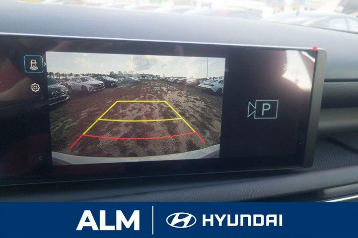 New 2026 Shimmering Silver HYUNDAI SE FWD image 21