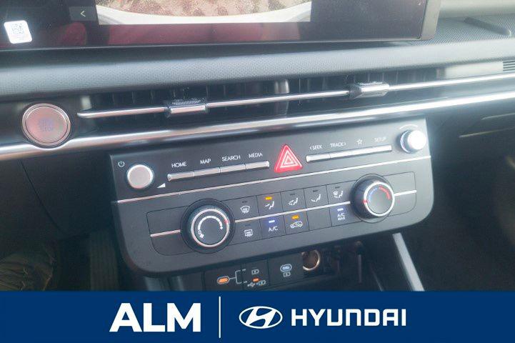 New 2026 Shimmering Silver HYUNDAI SE FWD image 22