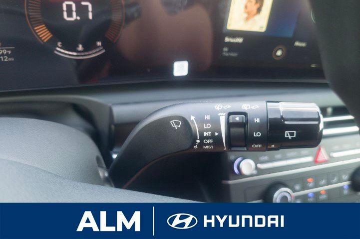 New 2026 Shimmering Silver HYUNDAI SE FWD image 27