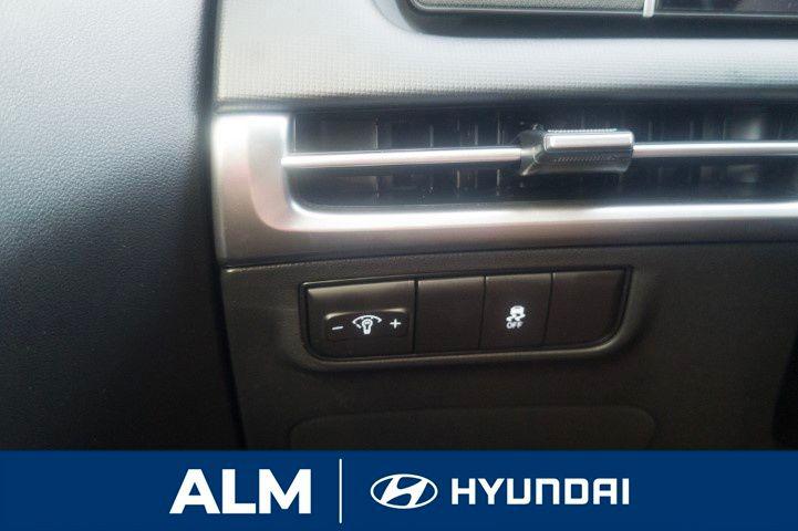 New 2026 Shimmering Silver HYUNDAI SE FWD image 29