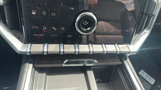 2026 GMC Acadia Denali AWD
