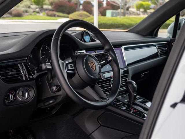 2025 Porsche Macan T