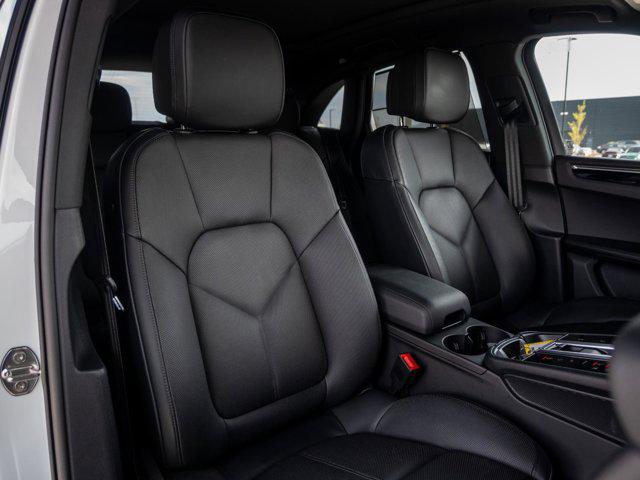 2025 Porsche Macan T