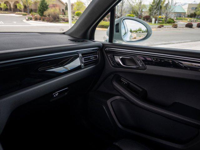2025 Porsche Macan T
