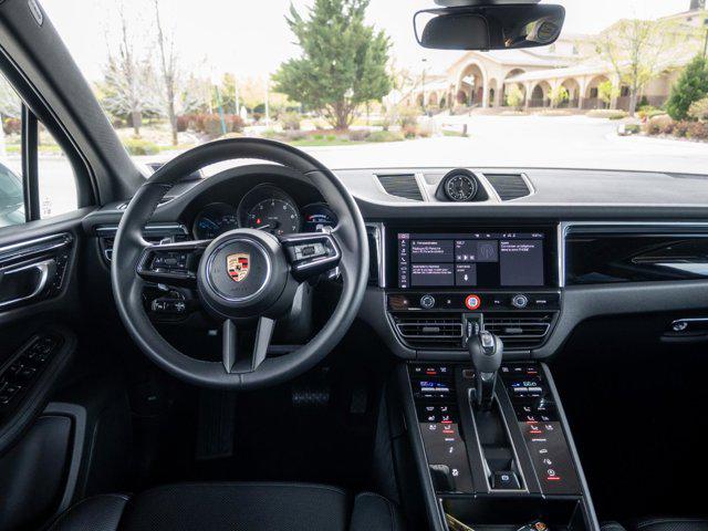 2025 Porsche Macan T